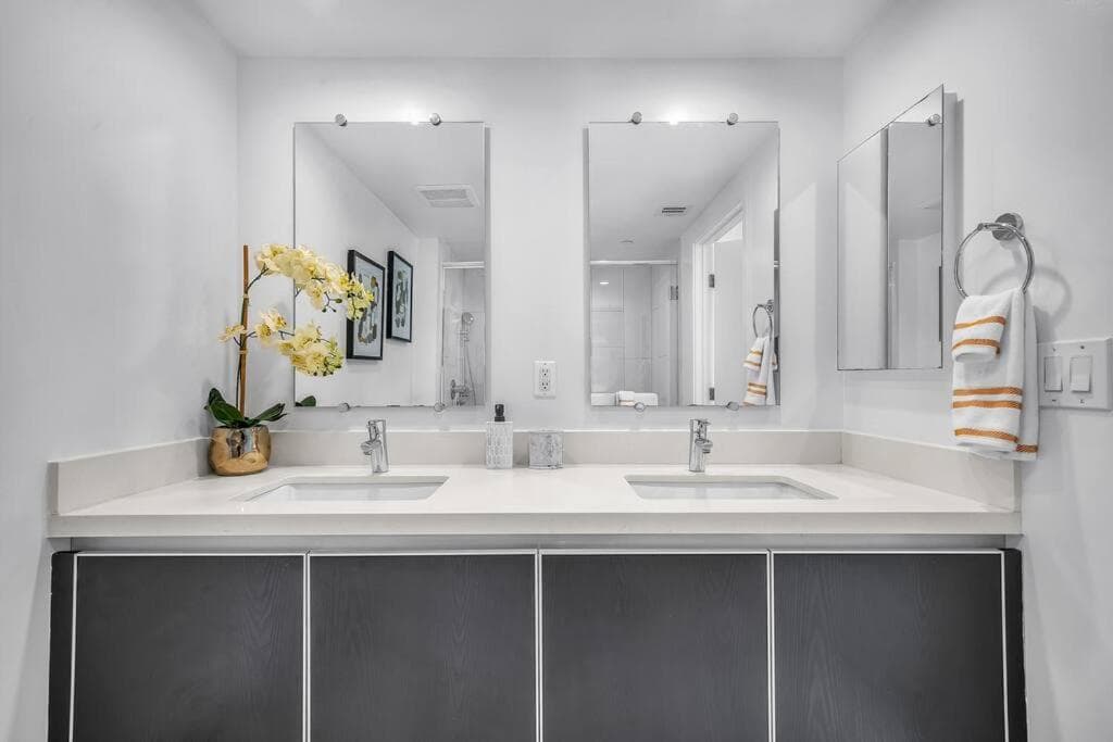 Photograph supplied for Amazing, Spacious Unit, Heart LA