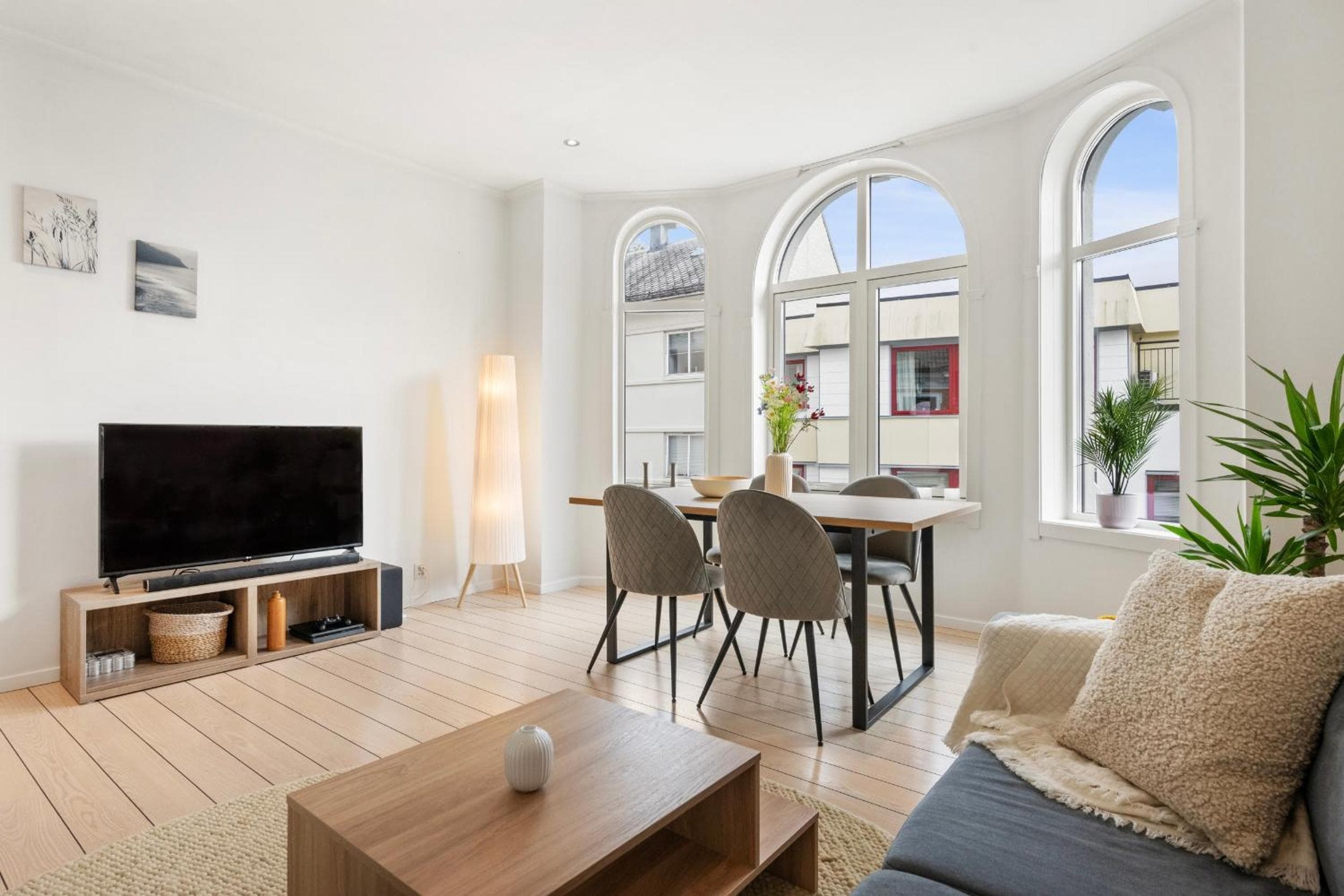 Photograph supplied for Modern Downtown Apartment with Great Views