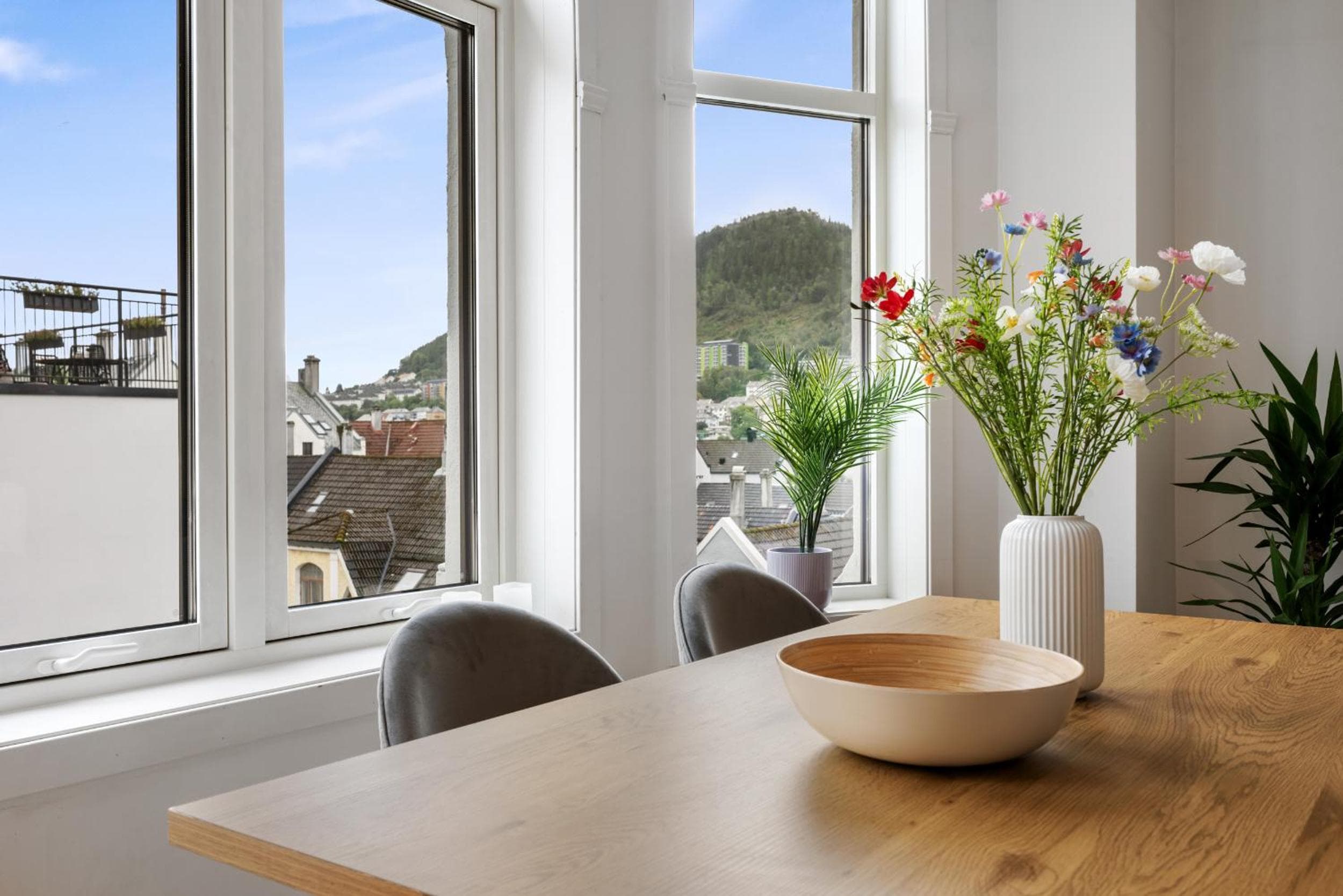 Photograph supplied for Modern Downtown Apartment with Great Views