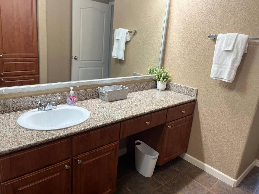 Photograph supplied for Cozy Condo, Full of Great Amenities Near NRG Stadium & Med District Pool&Gym