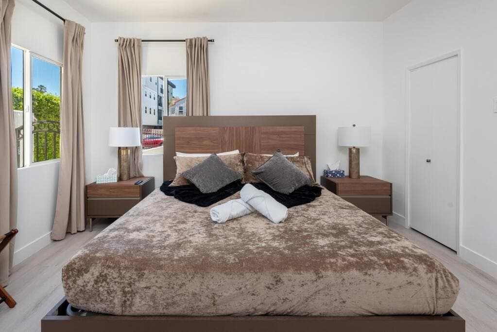 Photograph supplied for Spacious & Trendy 3-BR Gem near LA Attractions