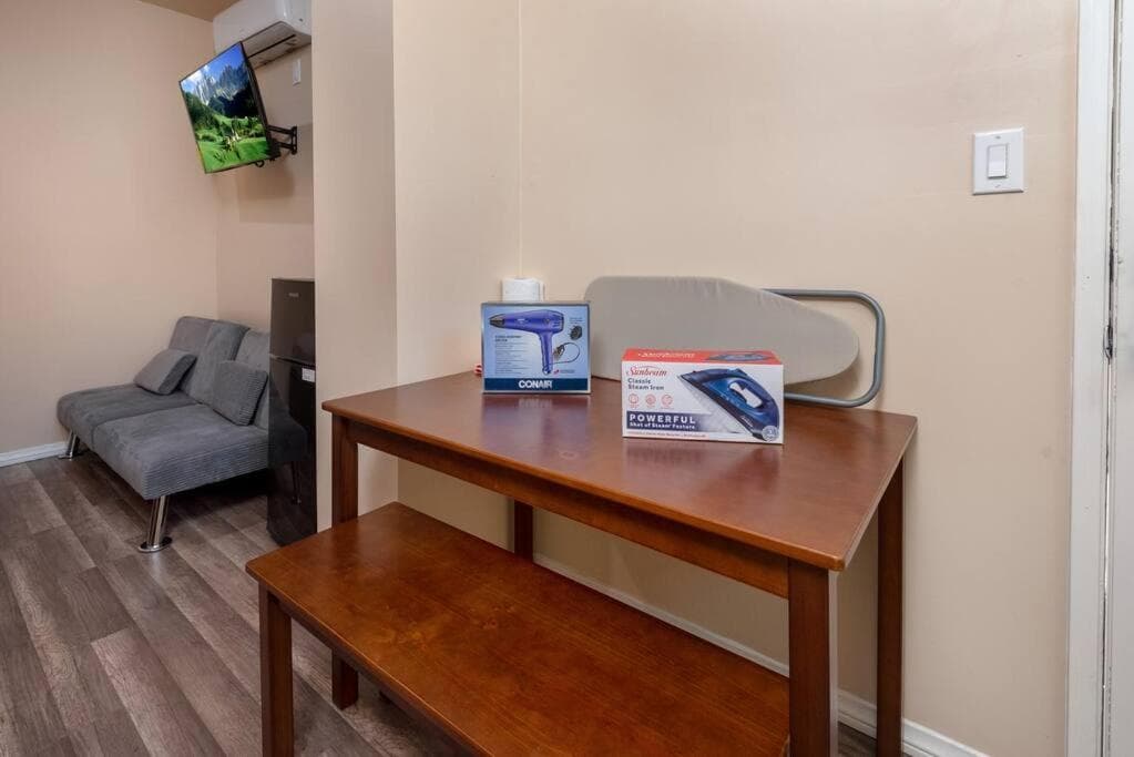 Photograph supplied for Spacious Apt Sleeps 3 in BH!