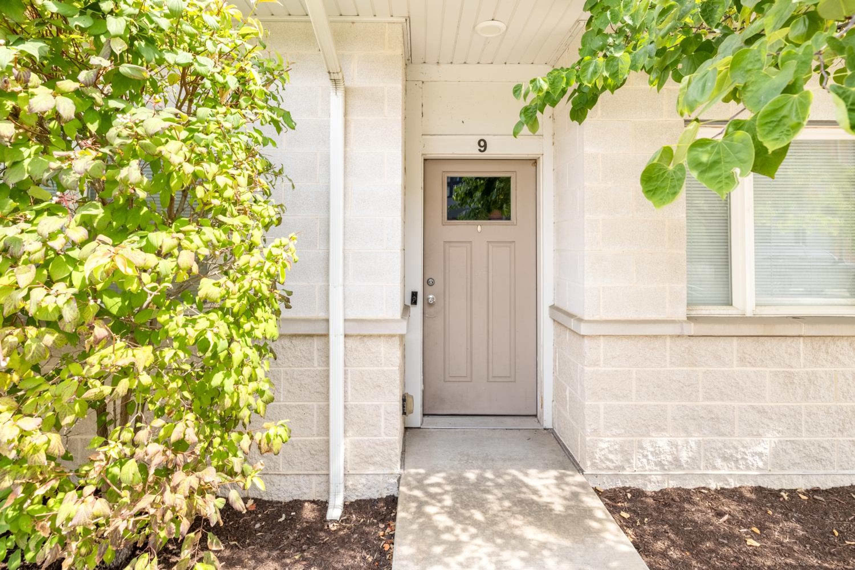 Photograph supplied for Luxury Downtown Townhome Private Garage Unit 9
