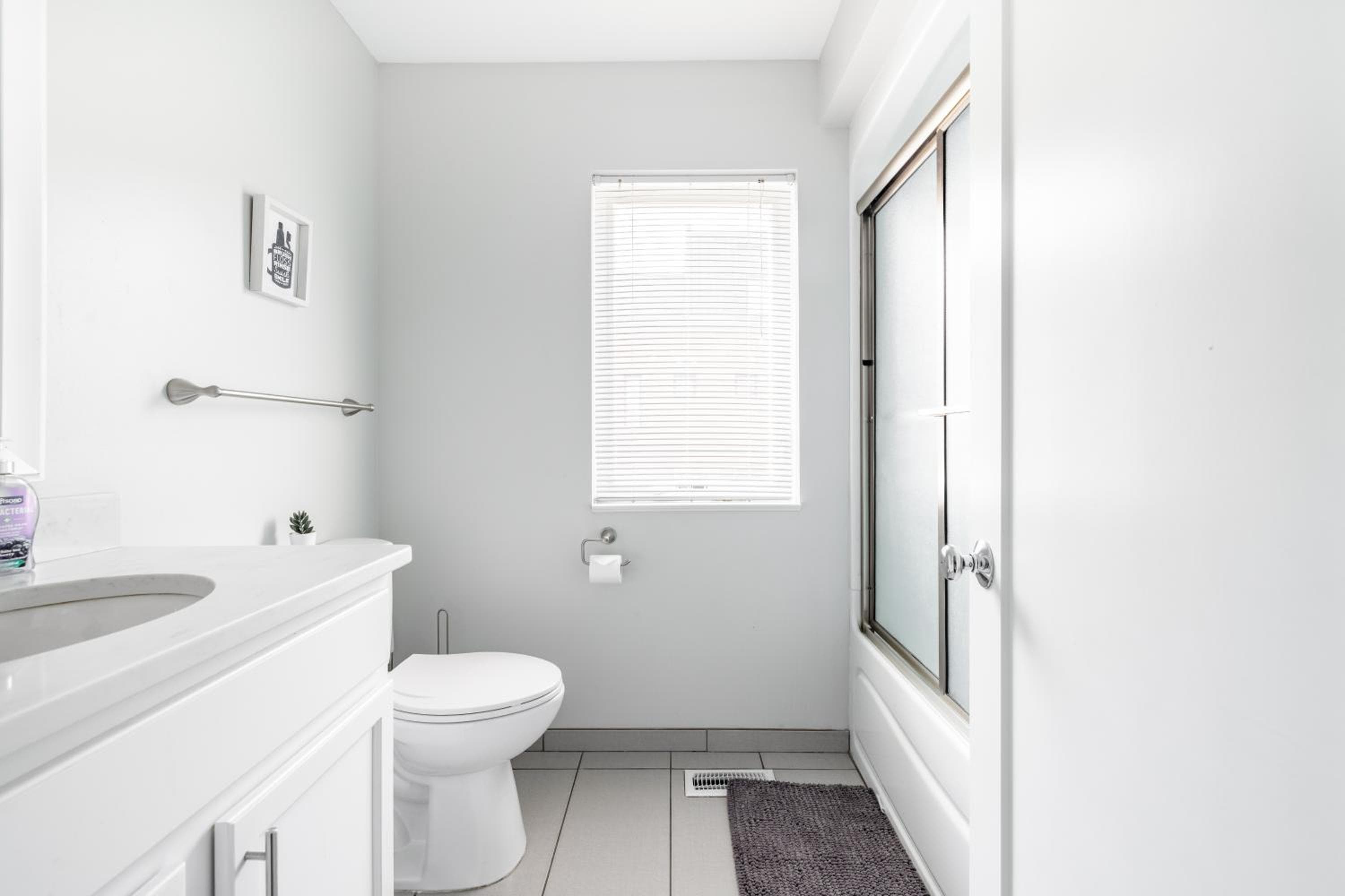 Photograph supplied for Luxury Downtown Townhome Private Garage Unit 16