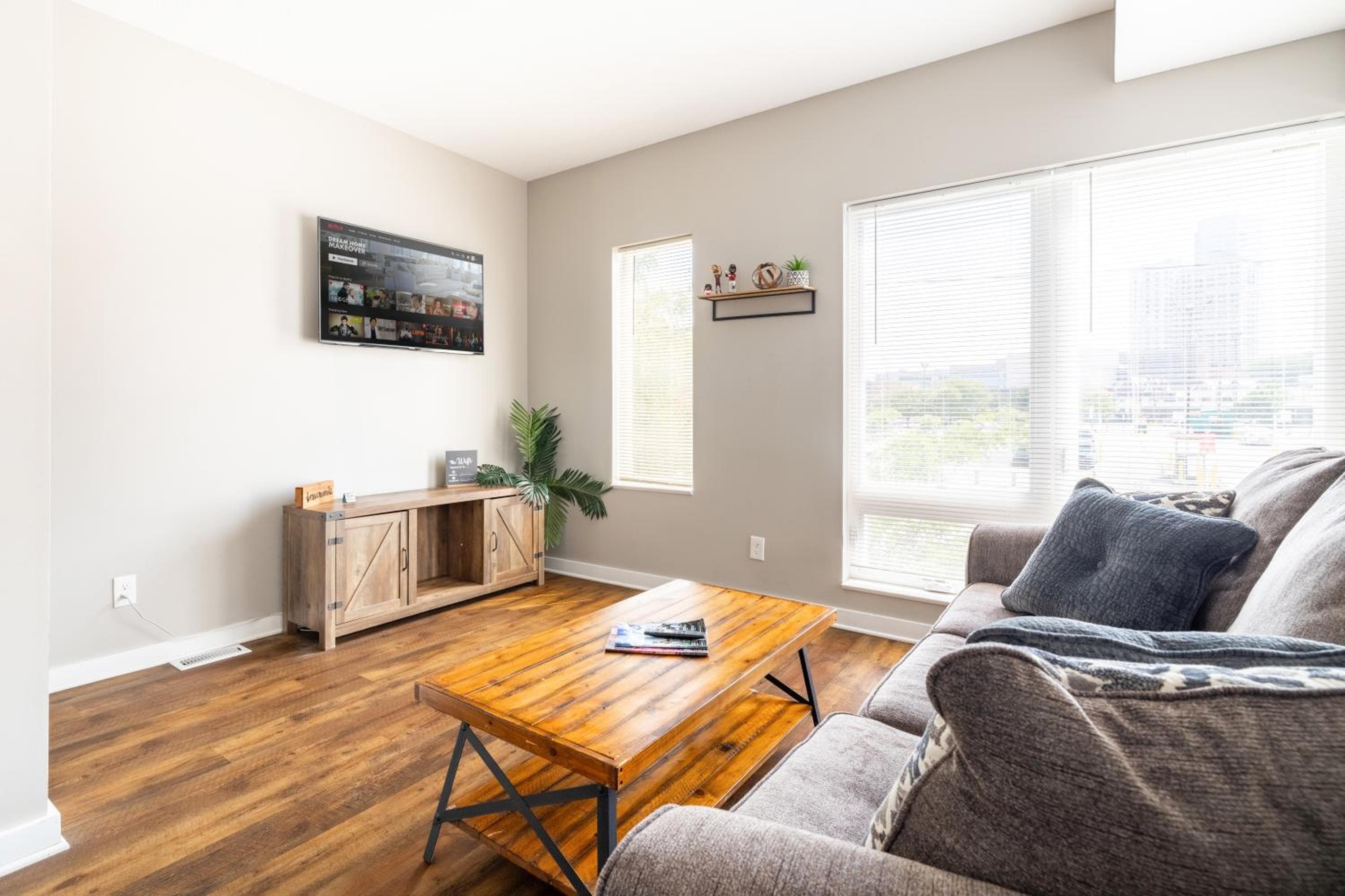 Photograph supplied for Luxury Downtown Townhome Private Garage Unit 16