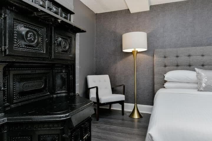 Photograph supplied for Centrally located Stay In Boston's Bay