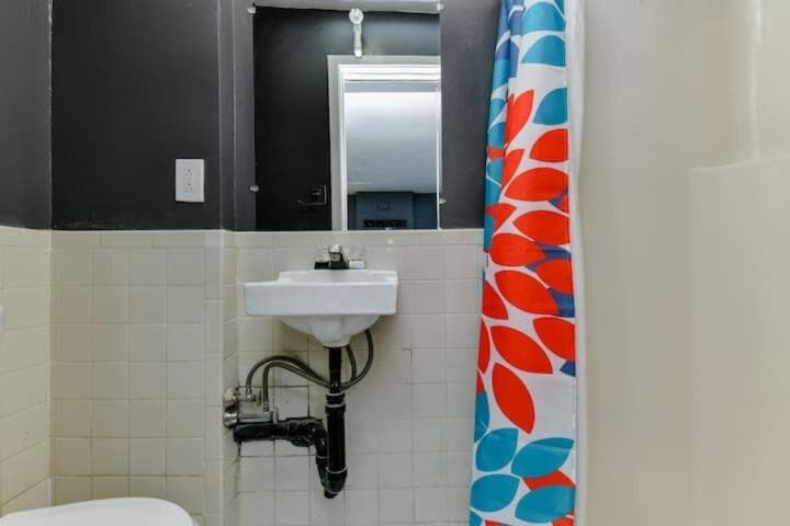 Photograph supplied for Centrally located Stay In Boston's Bay