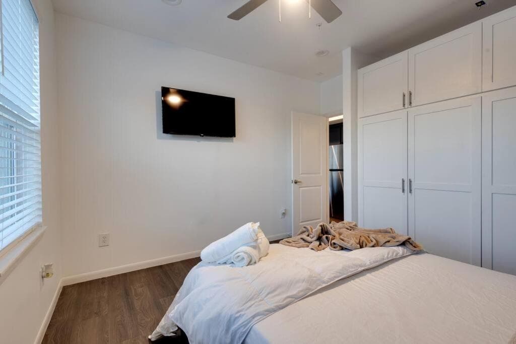 Photograph supplied for 1 BR 1 BA Luxury - Museum District & Downtown HTX