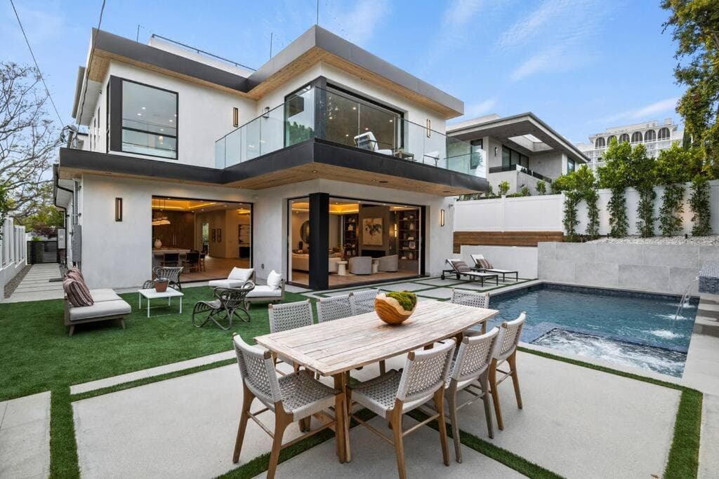 Photograph supplied for Ultra Luxe Modern Mansion With Roof deck Pool & Spa