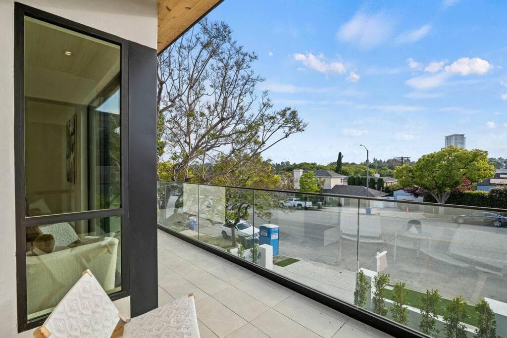 Photograph supplied for Ultra Luxe Modern Mansion With Roof deck Pool & Spa