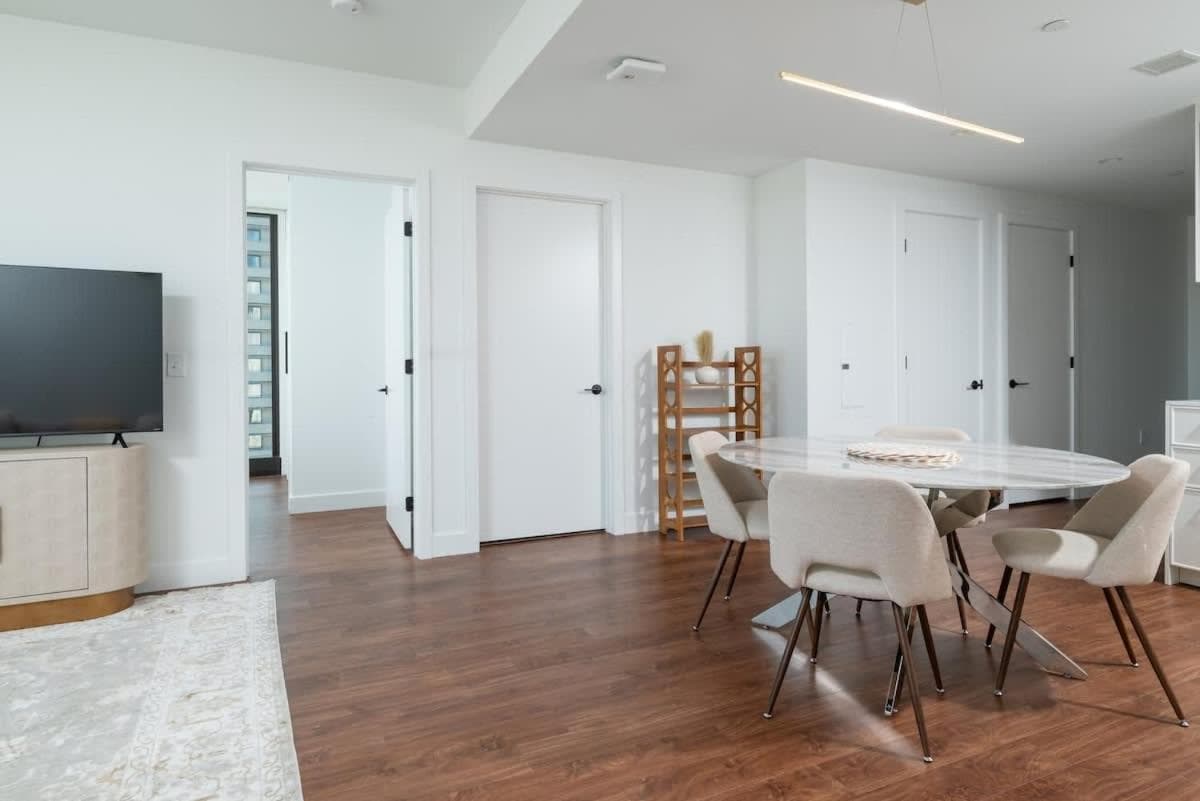 Photograph supplied for Back-Bay 2BR Penthouse w Roof top and GYM