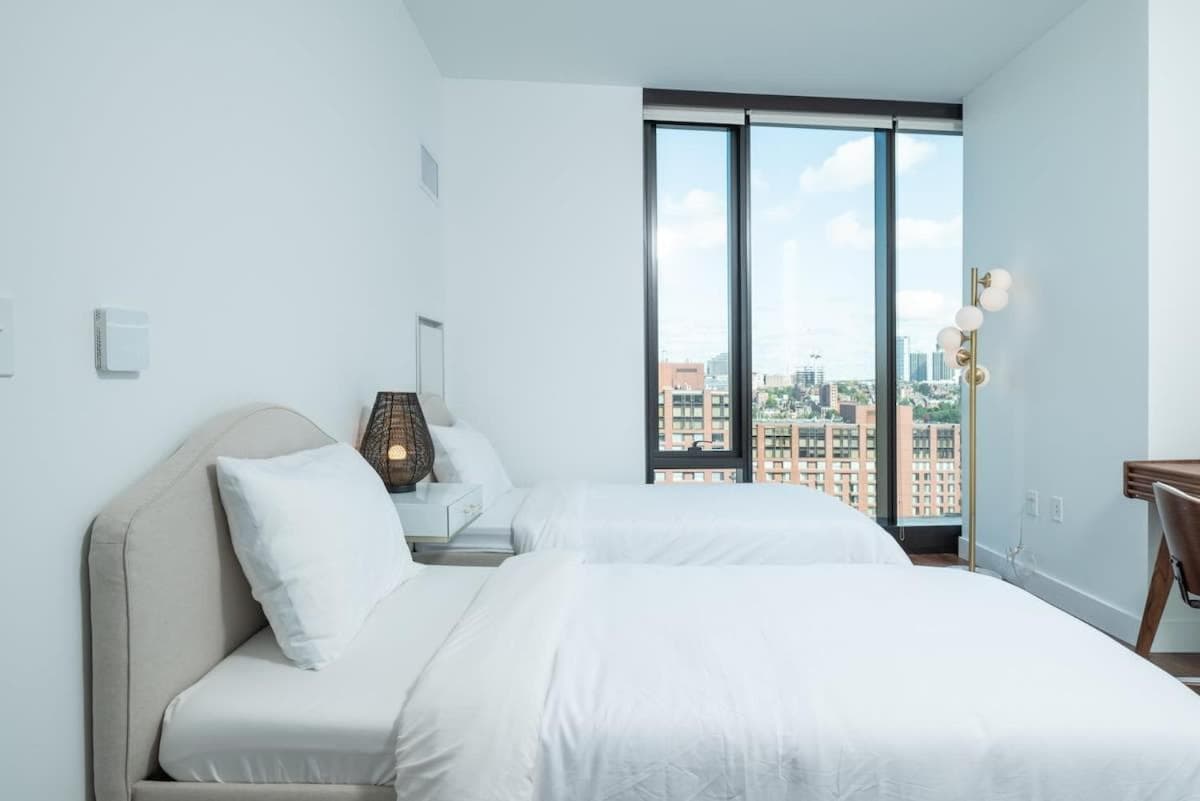 Photograph supplied for Back-Bay 2BR Penthouse w Roof top and GYM