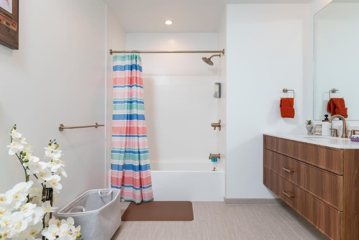 Photograph supplied for Back-Bay Penthouse Downtown & Parking & GYM
