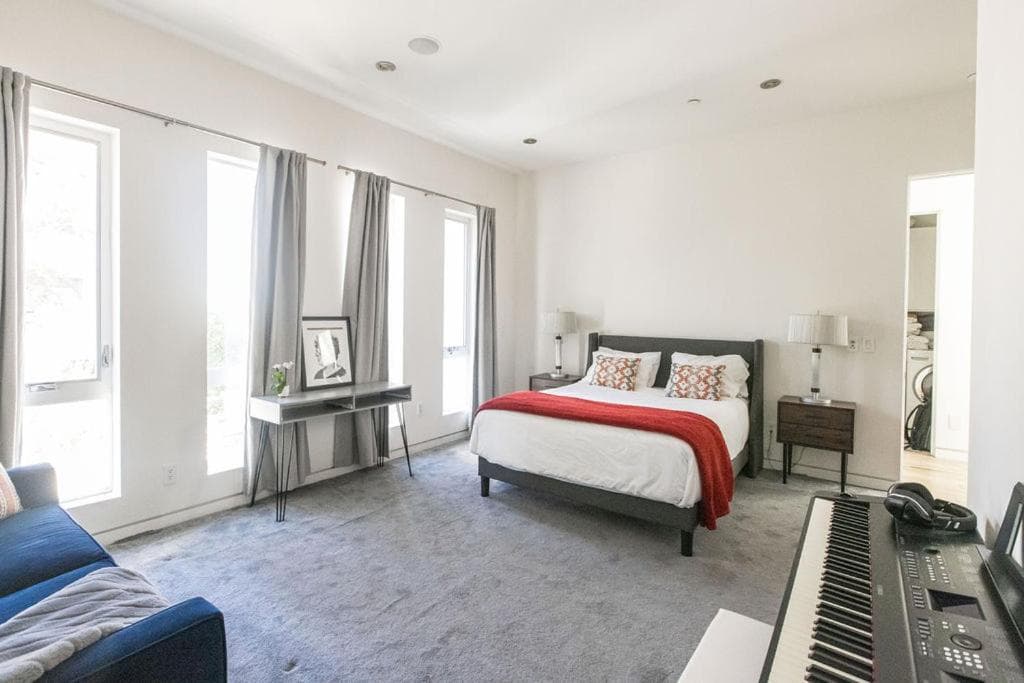 Photograph supplied for Luxury Living At The House On 4th