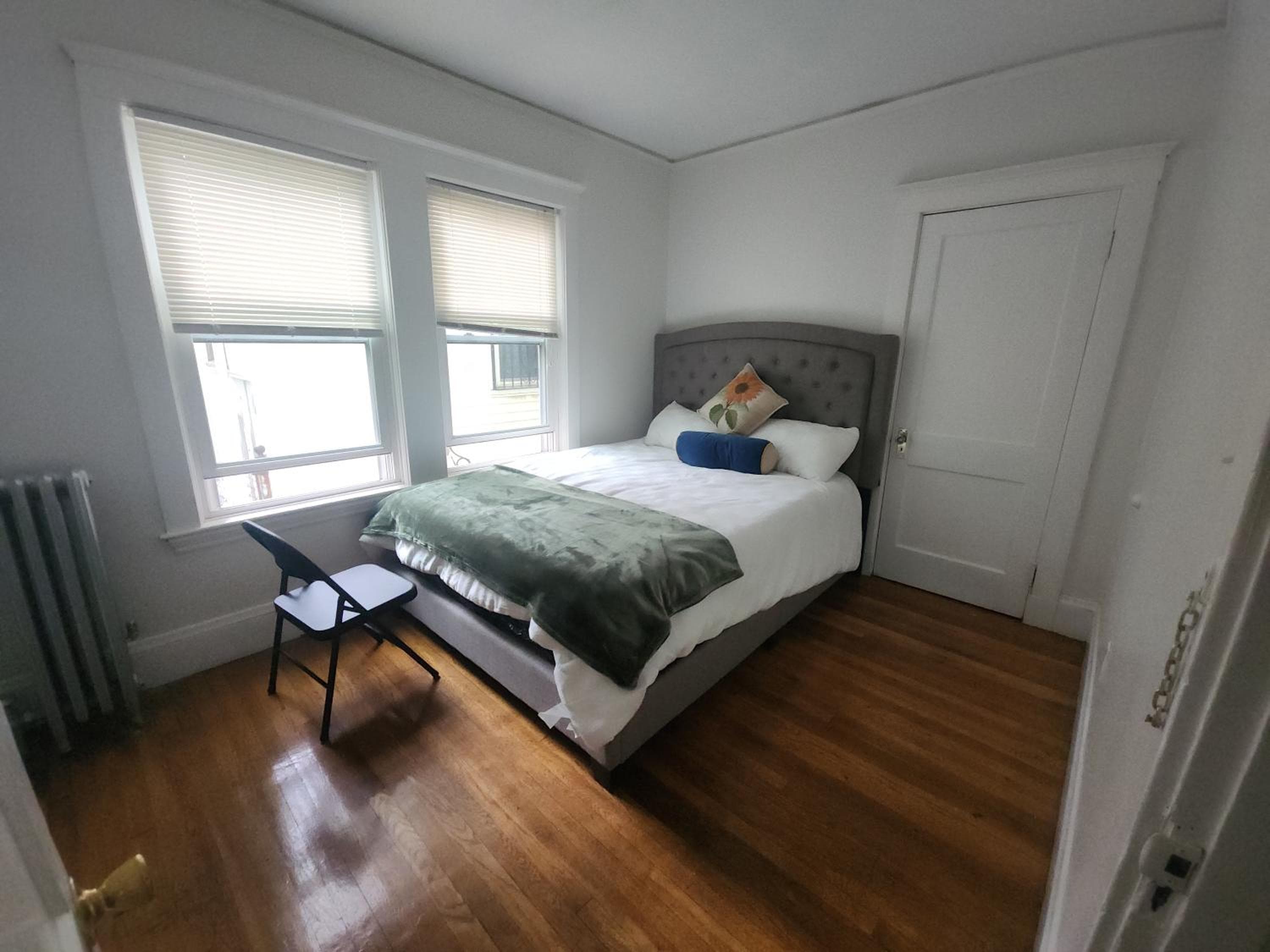 Photograph supplied for Ultra-Convenient, Charming and Spacious 2 Bedroom Condo with Wifi, Parking Pass