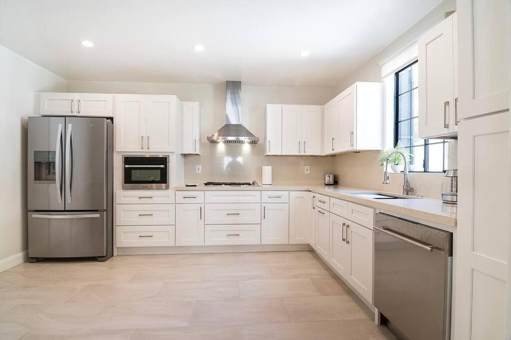 Photograph supplied for 6BR Villa with Large Backyard Beverly Hills Adj