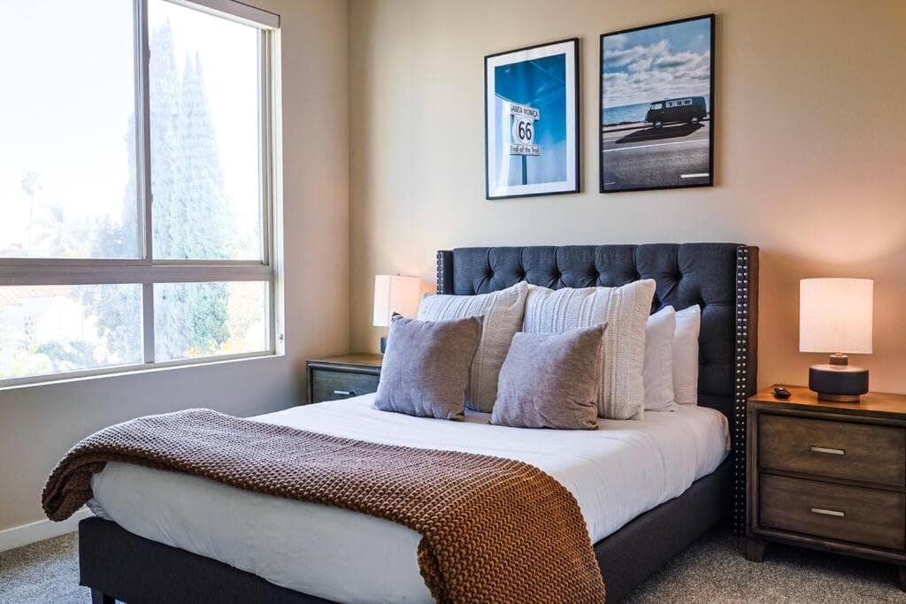 Photograph supplied for Huge and Modern 3 BDR and 2 BTH Townhouse in LA!
