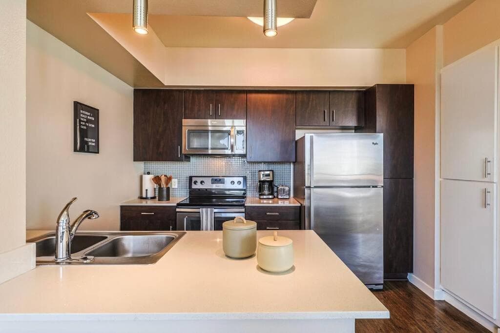 Photograph supplied for Huge and Modern 3 BDR and 2 BTH Townhouse in LA!