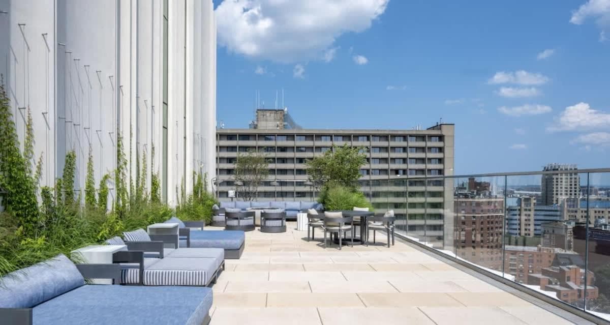 Photograph supplied for Back-Bay 2BR Condo w Roof top Gym Parking
