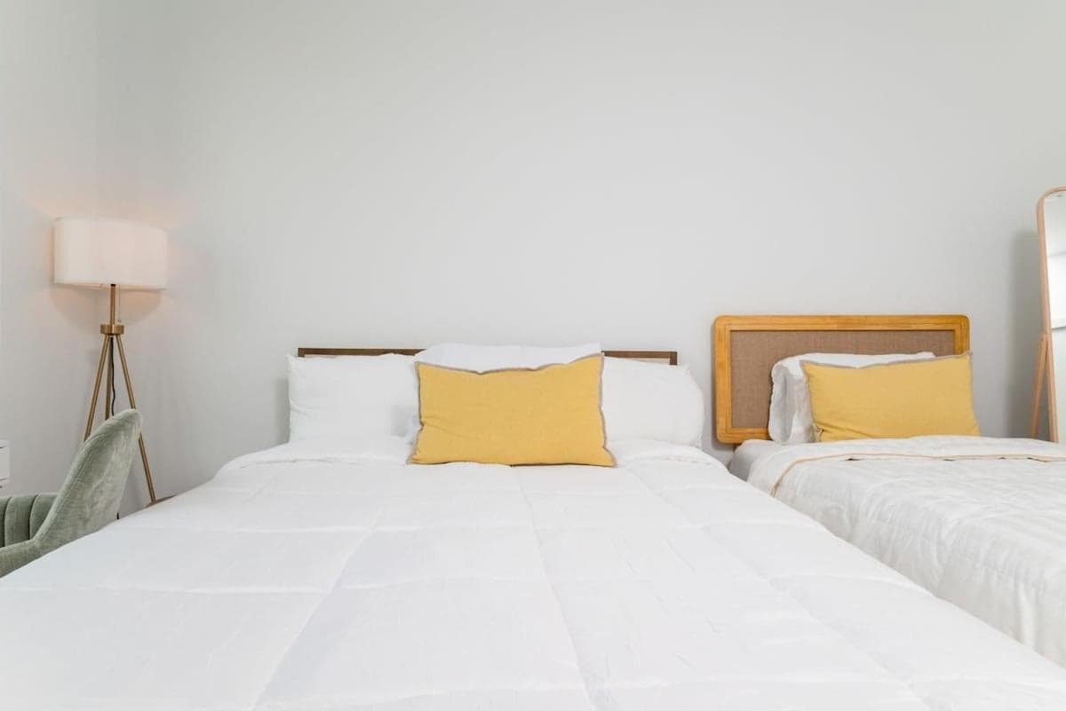 Photograph supplied for Back-Bay 2BR Condo w Roof top Gym Parking