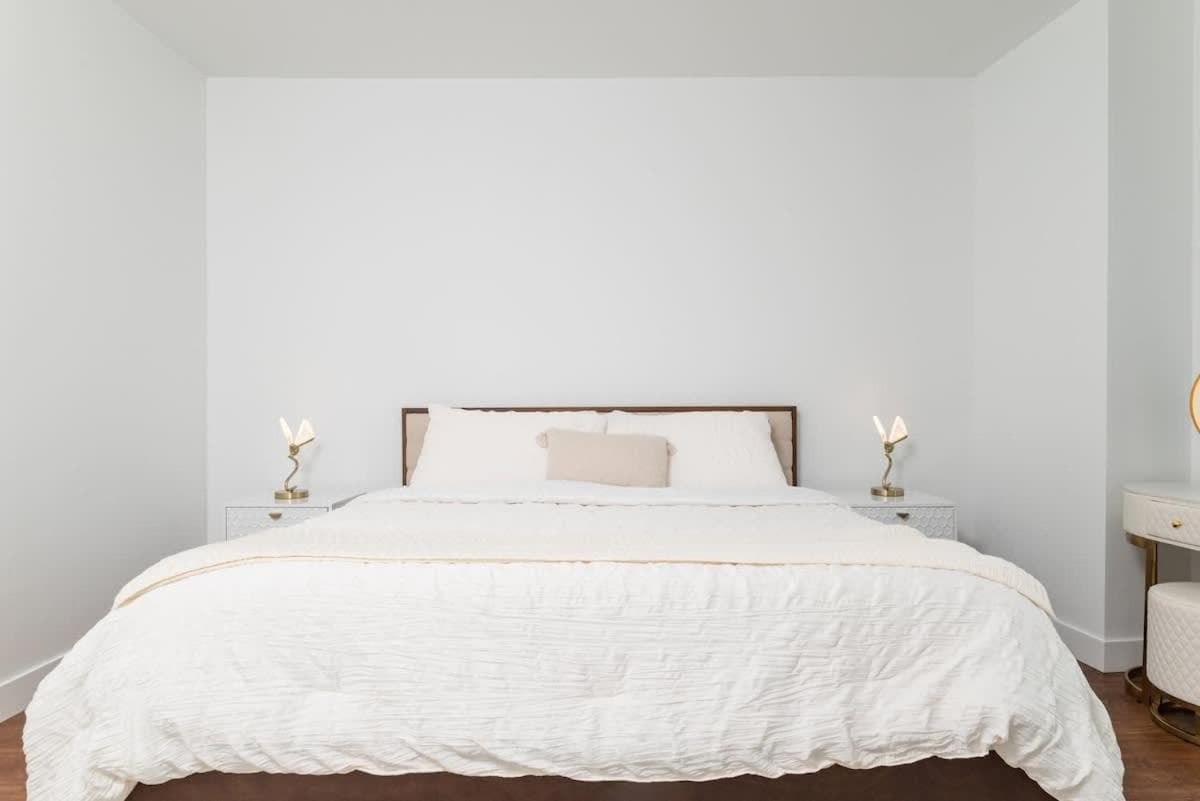 Photograph supplied for Back-Bay 2BR Condo w Roof top Gym Parking