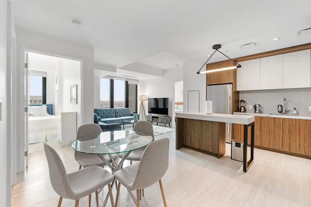 Photograph supplied for High-end 2BR 2BA unit in Seaport
