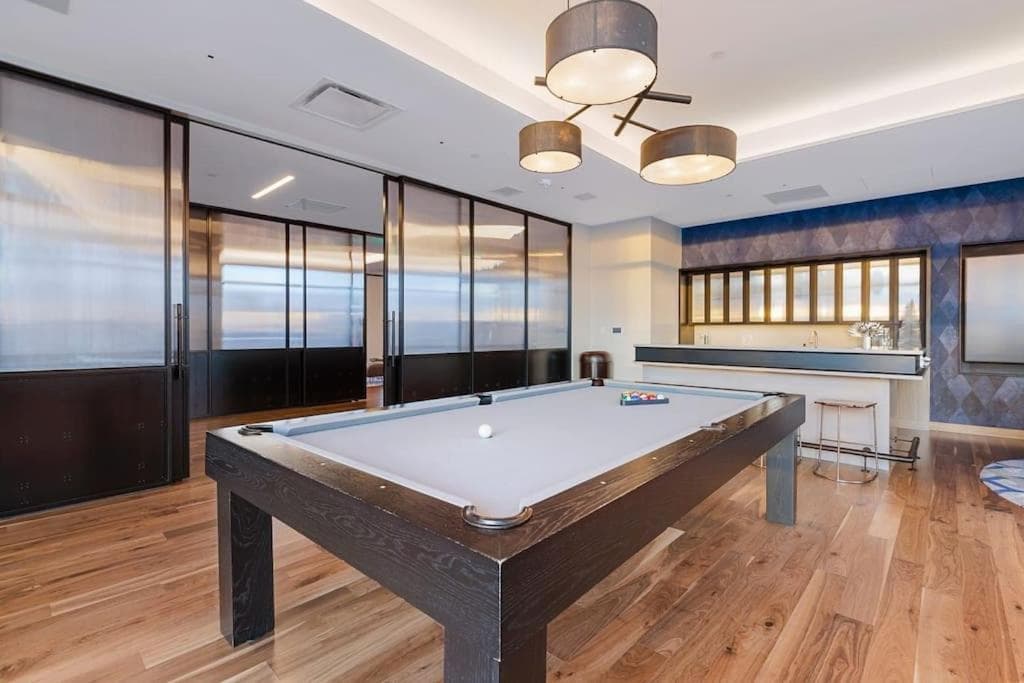 Photograph supplied for High-end 2BR 2BA unit in Seaport