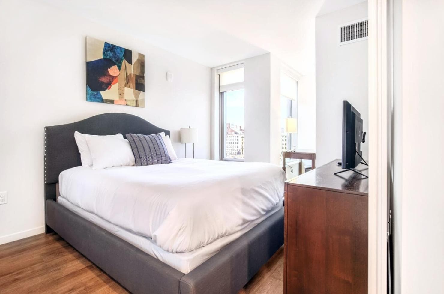 Photograph supplied for Spacious Apt Full Kitchen In Seaport