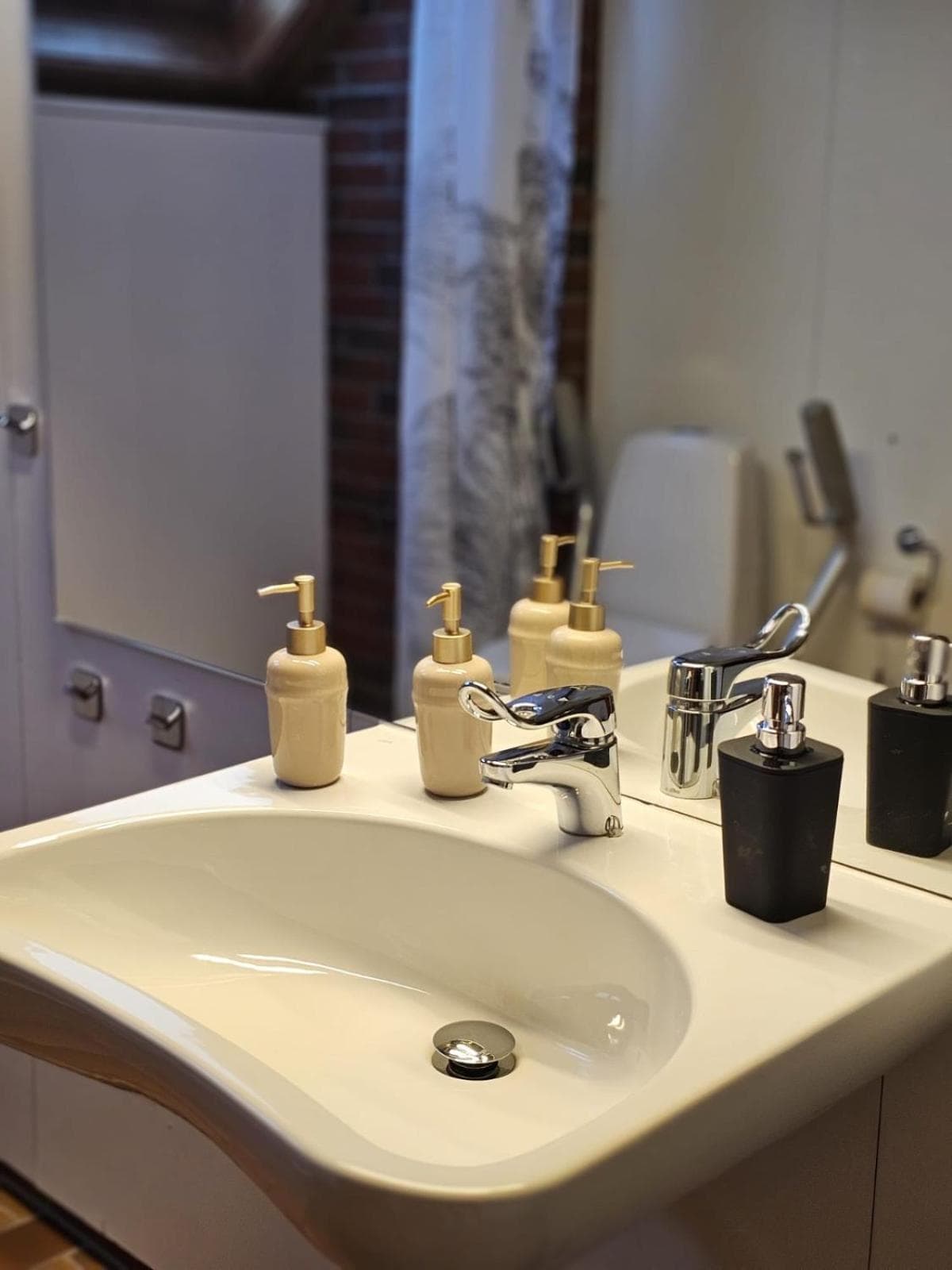Photograph supplied for Private room - 4 in a luxury villa CHALET STYLE