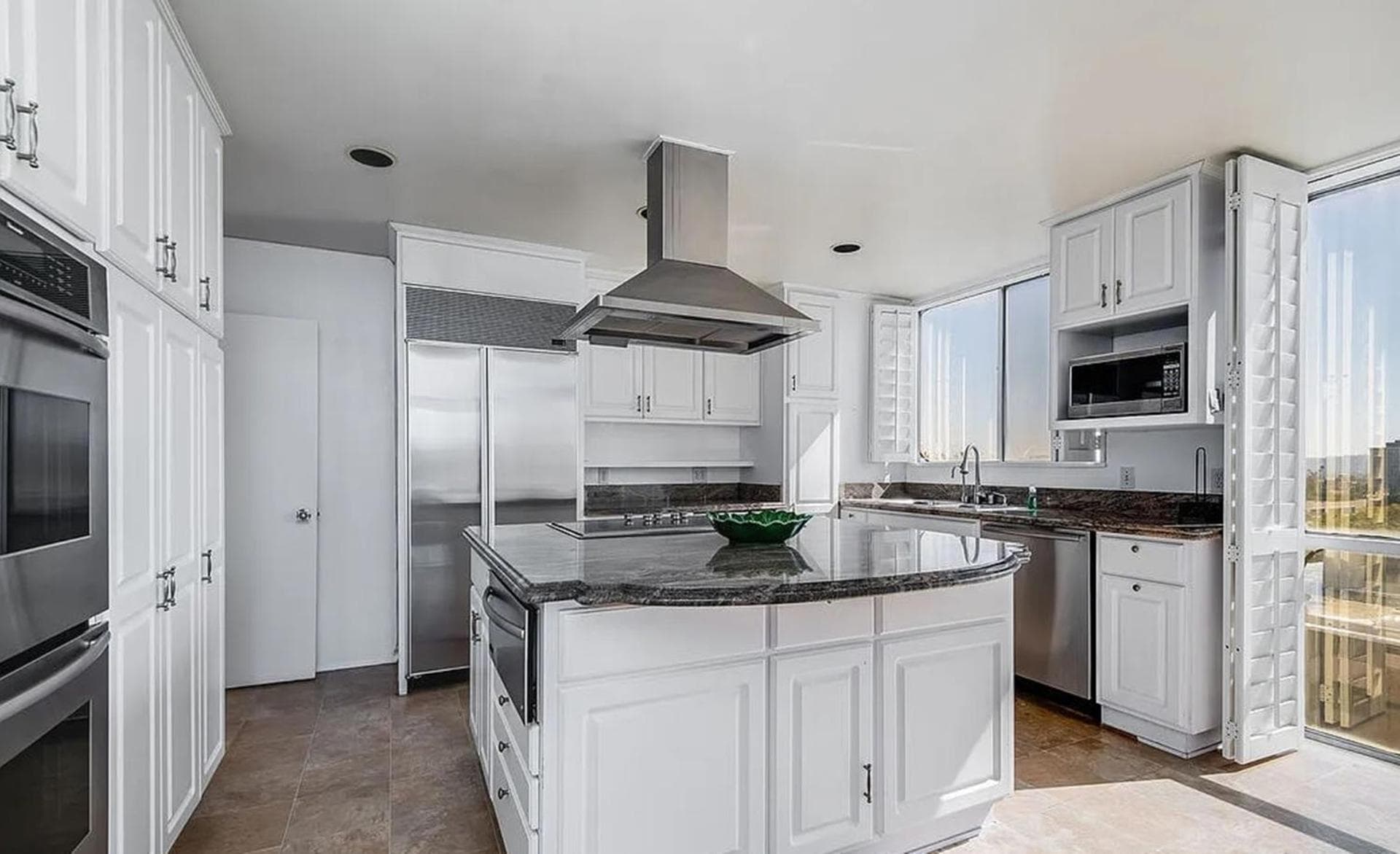 Photograph supplied for Luxurious Three-bedroom Penthouse
