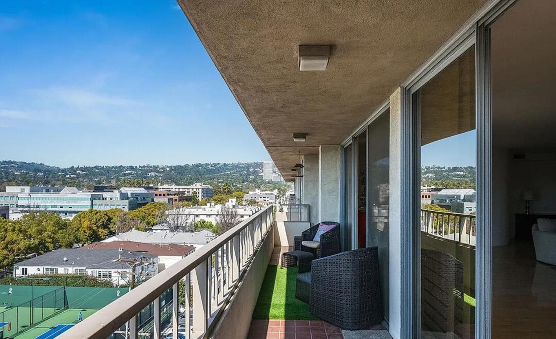 Photograph supplied for Luxurious Three-bedroom Penthouse