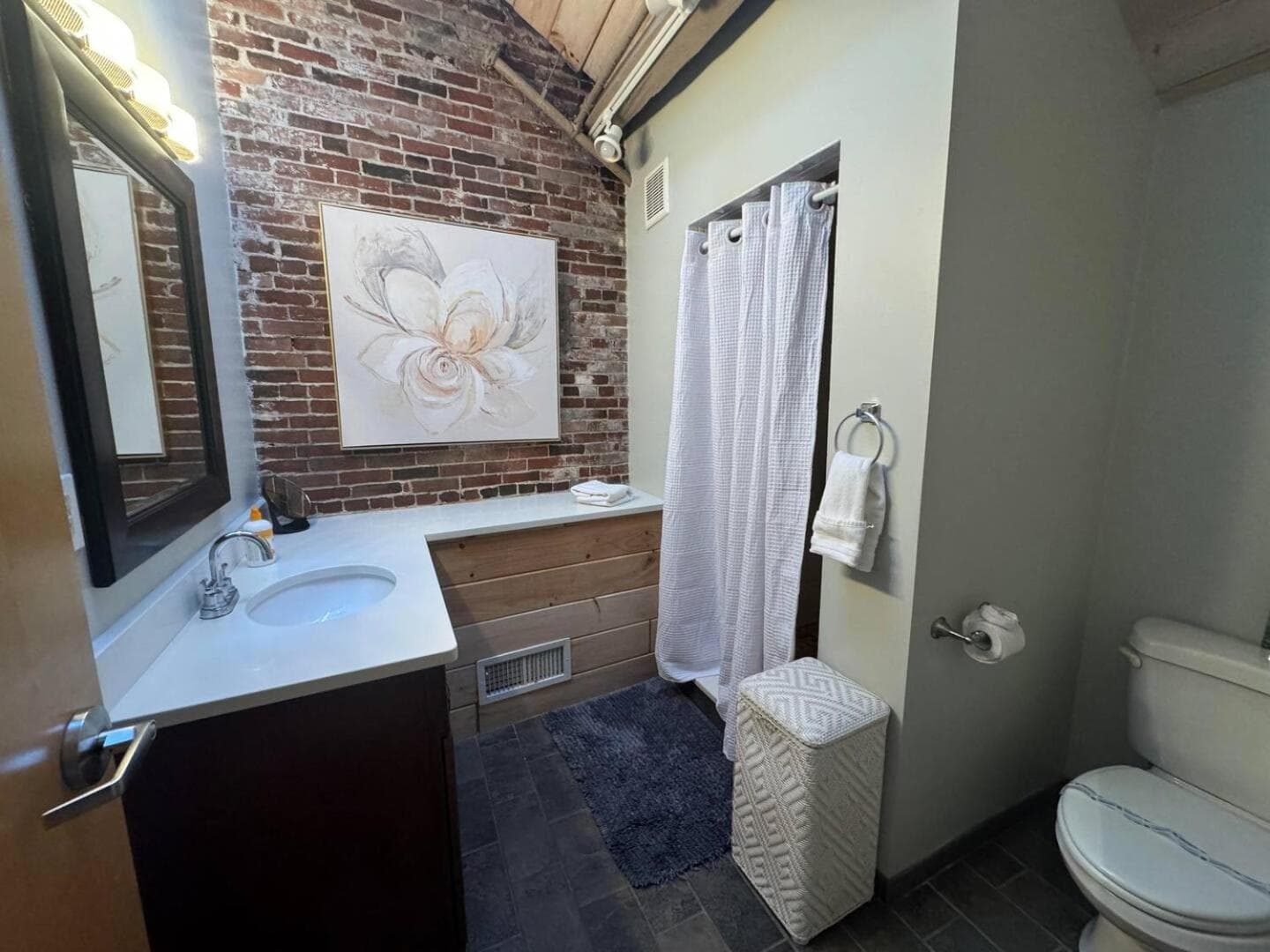 Photograph supplied for Elegant 2BR 009mi Faneuil HallQuincy Market