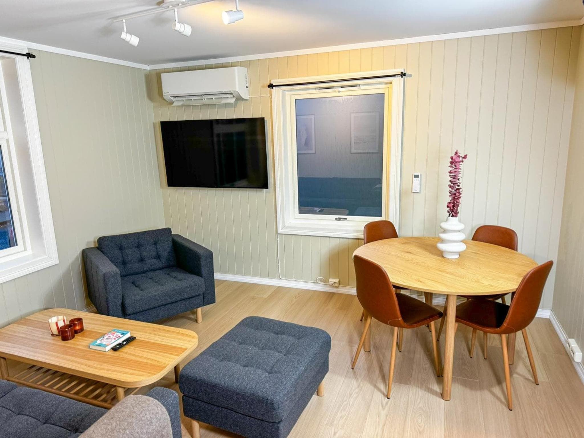 Photograph supplied for Sentral leilighet med parkering og peis