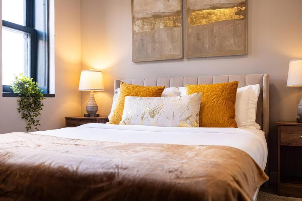 Photograph supplied for Chic 2-BR unit with Free Pool & Playhouse Square View 1103