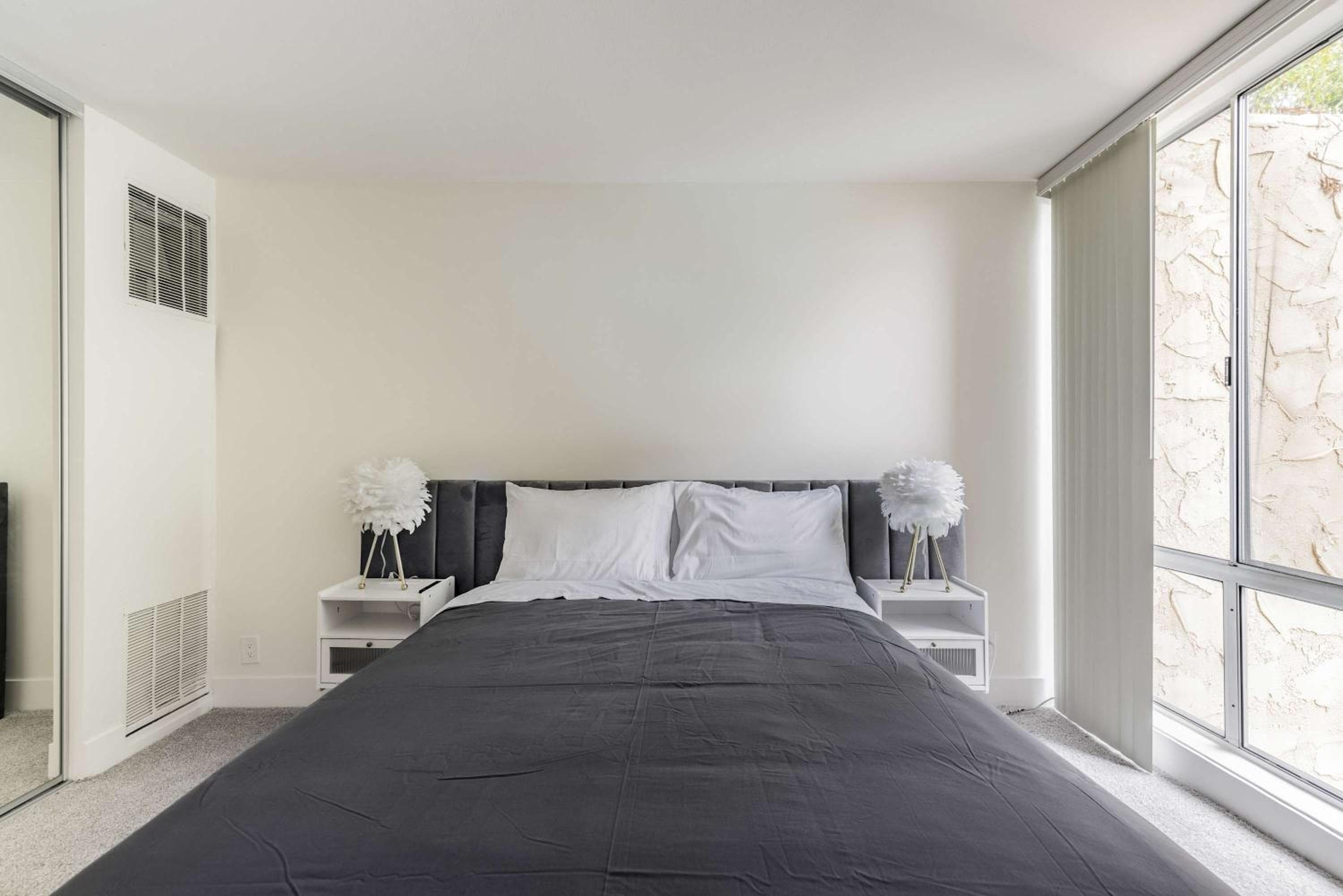 Photograph supplied for Cozy Luxury Apartment WeHo Boys Town med