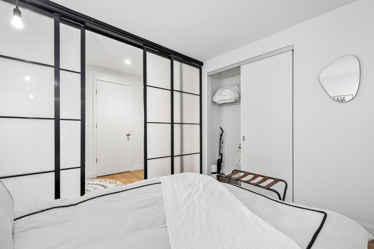 Photograph supplied for 3 Bedroom 2 bathroom LUX Boston Highrise