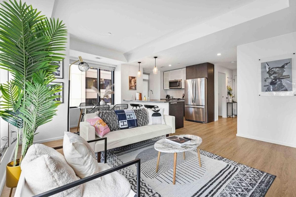 Photograph supplied for Lux 2bed2bath Apt Boston