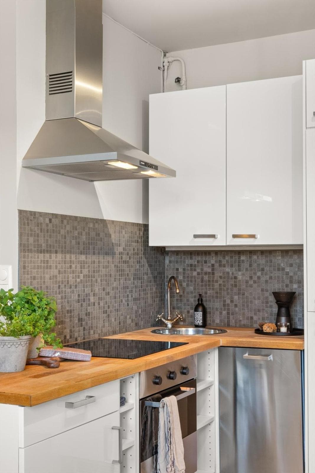 Photograph supplied for CENTRAl STRONG WI-FI CoZY HOME FEELING