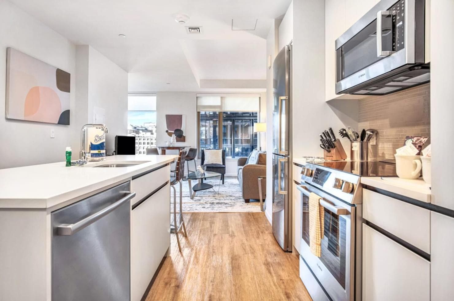 Photograph supplied for Spacious Apt Full Kitchen In Seaport