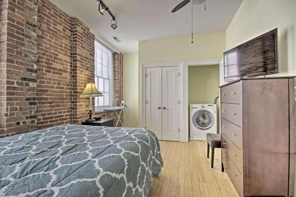 Photograph supplied for Baltimore executive furnished properties at Inner Harbor Water st