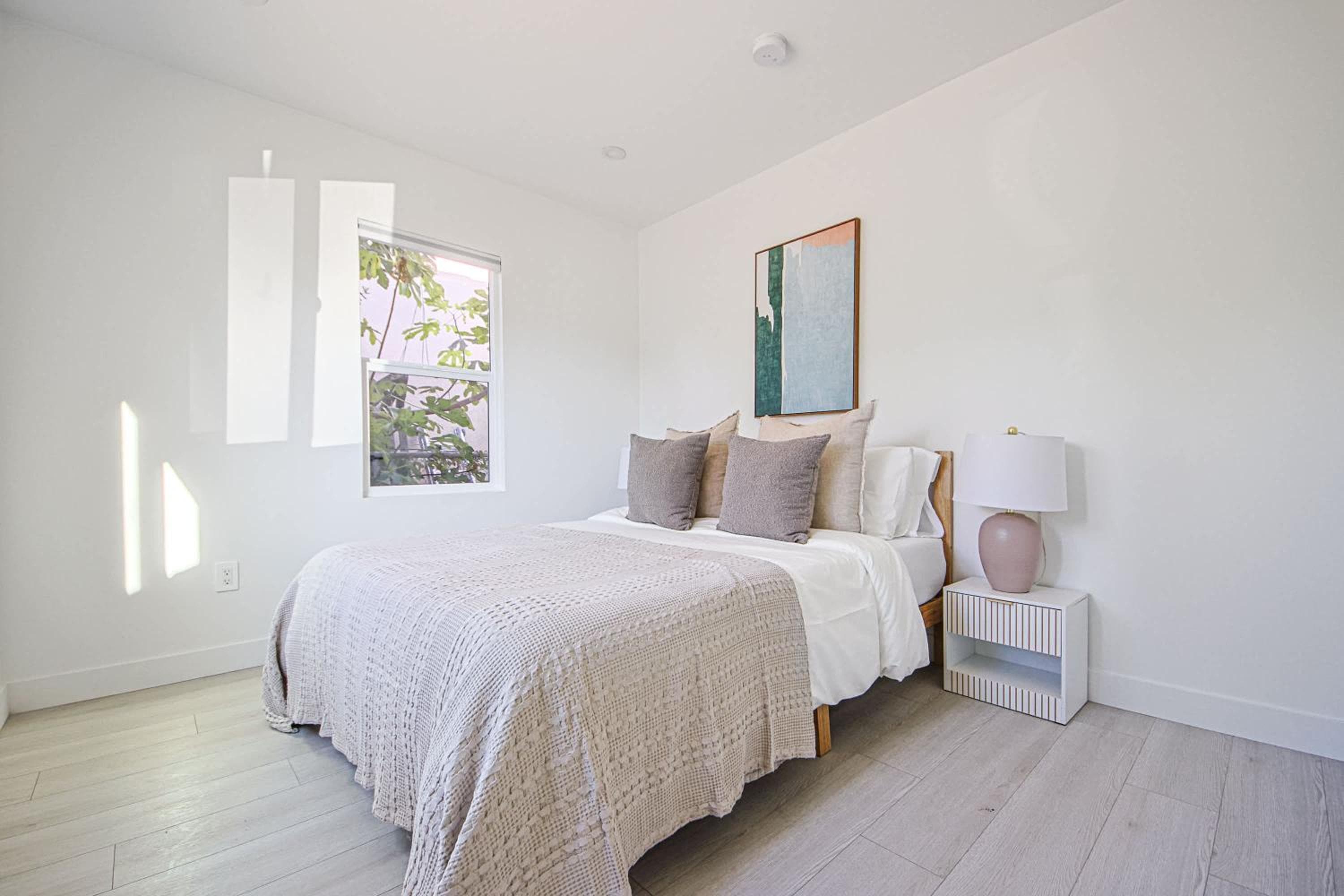 Photograph supplied for Cozy 4B Villa with Pool 15 Minutes to Venice Beach
