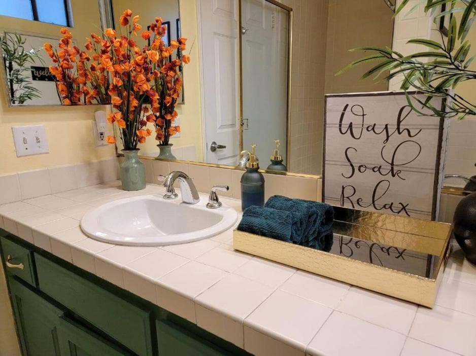 Photograph supplied for Spacious studio with two queen beds near Beverlywood 5 minutes to Rodeo Drive