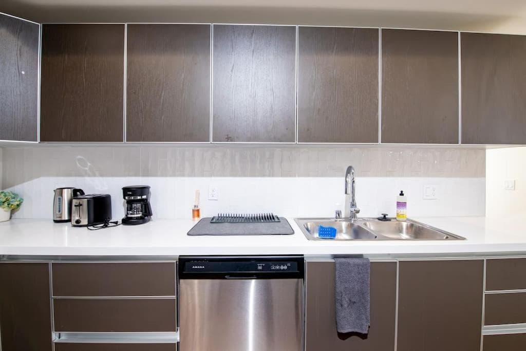 Photograph supplied for New Modern 2BR 3BA Apt in Central LA Rooftop & Free Parking