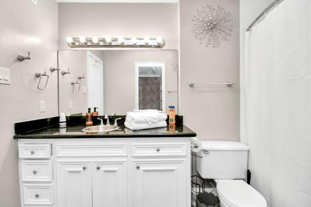 Photograph supplied for 1BR King Bed Near Montrose-Downtown