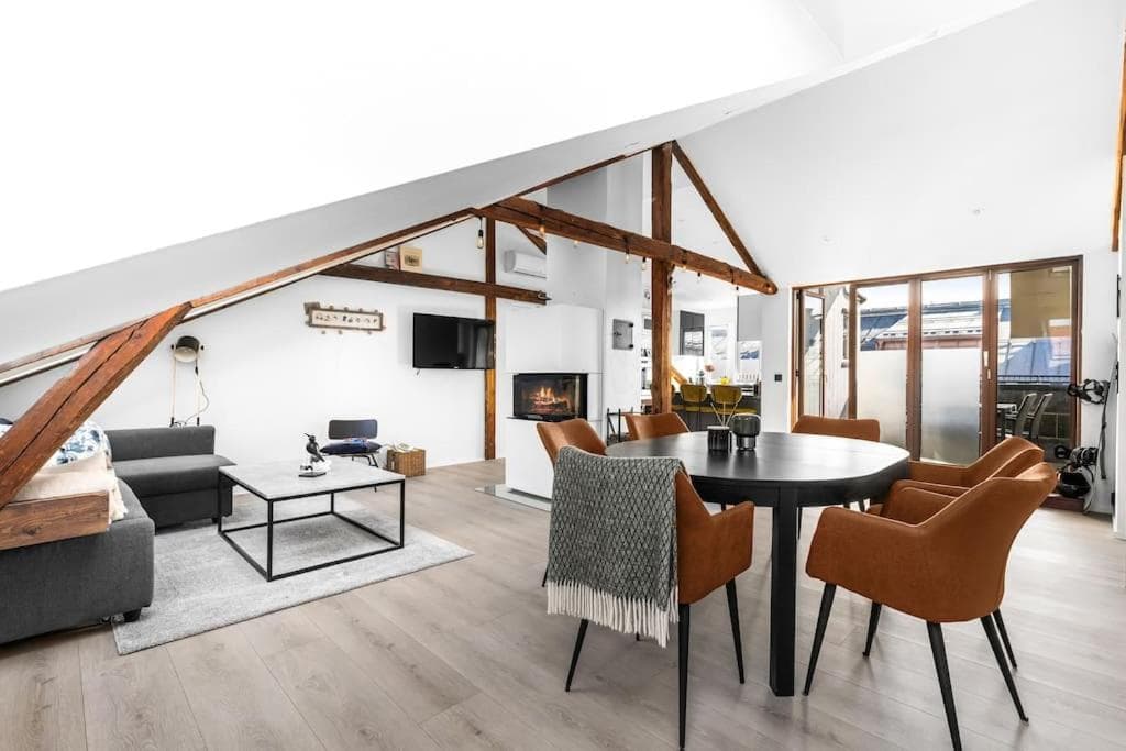 Photograph supplied for DINBNB APARTMENTS l Penthouse l Two Bath l Bathtub l Self check-in