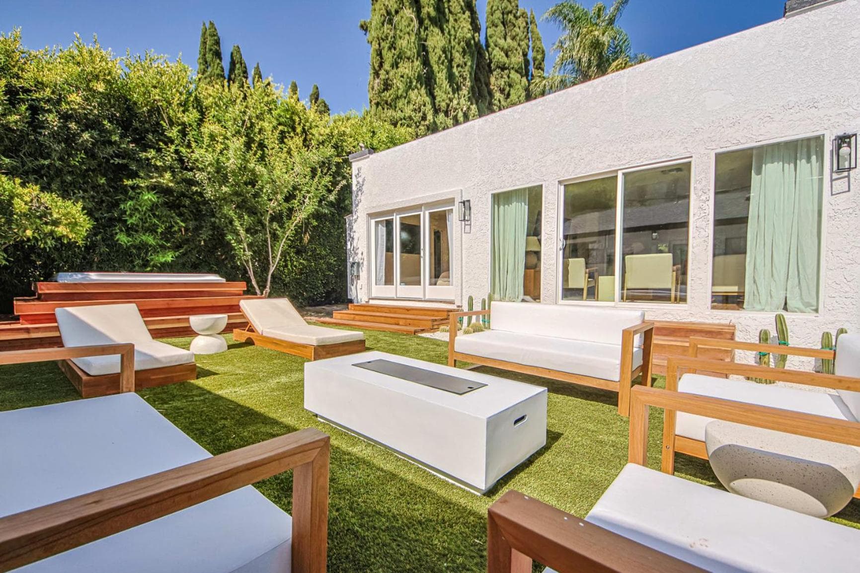 Photograph supplied for Elegant 6BR with Tranquil Outdoor Oasis