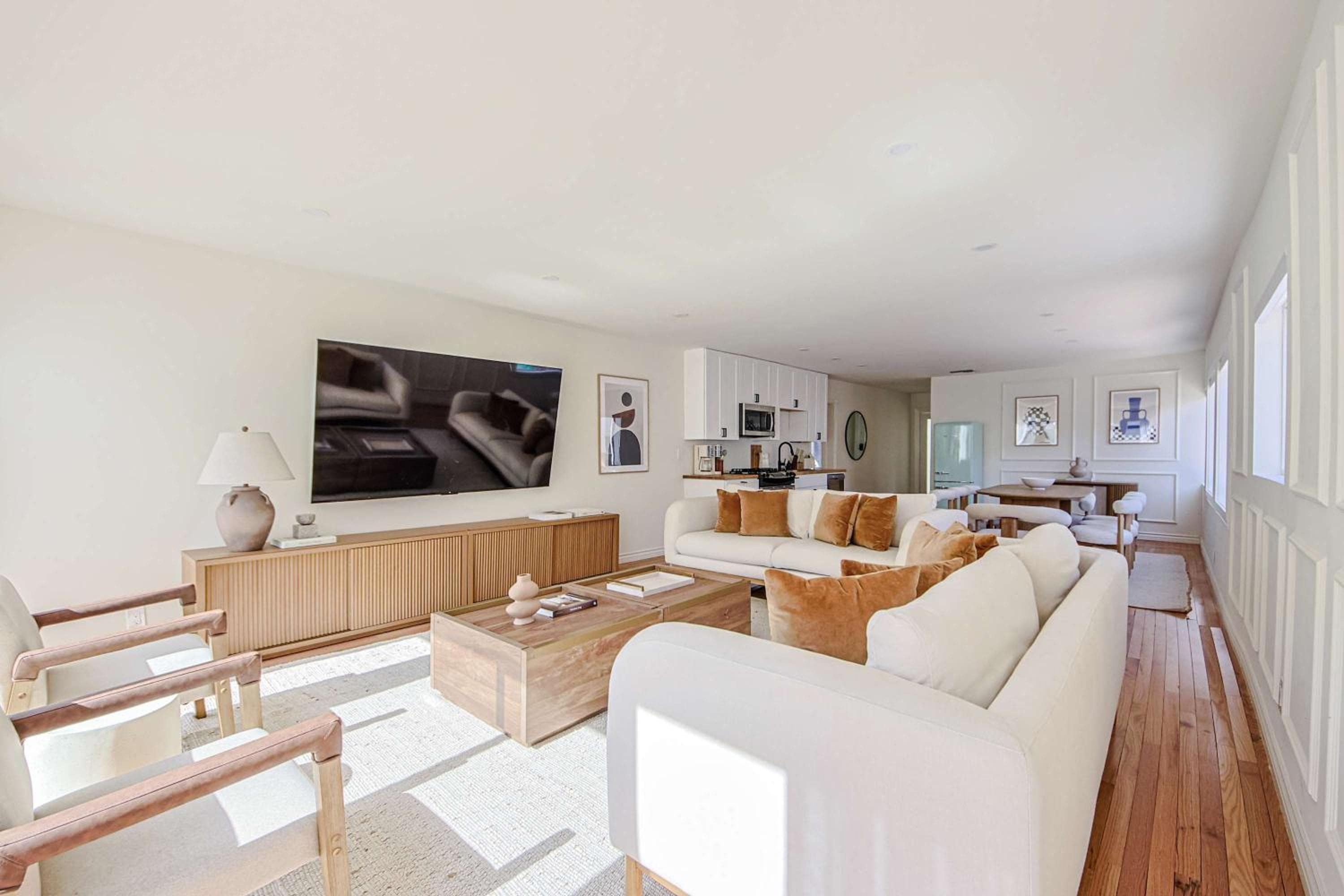 Photograph supplied for Elegant 6BR with Tranquil Outdoor Oasis