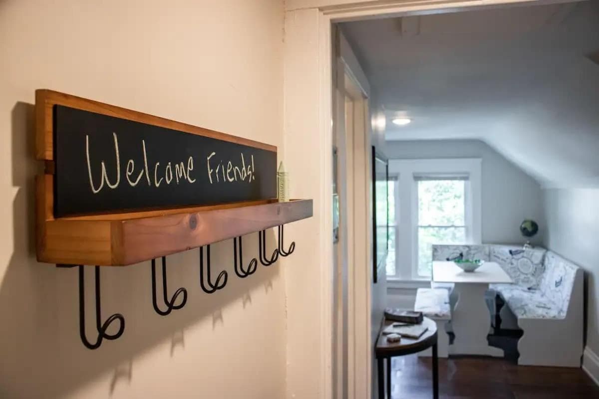 Photograph supplied for Cozy studio near Cleve Clinic Case