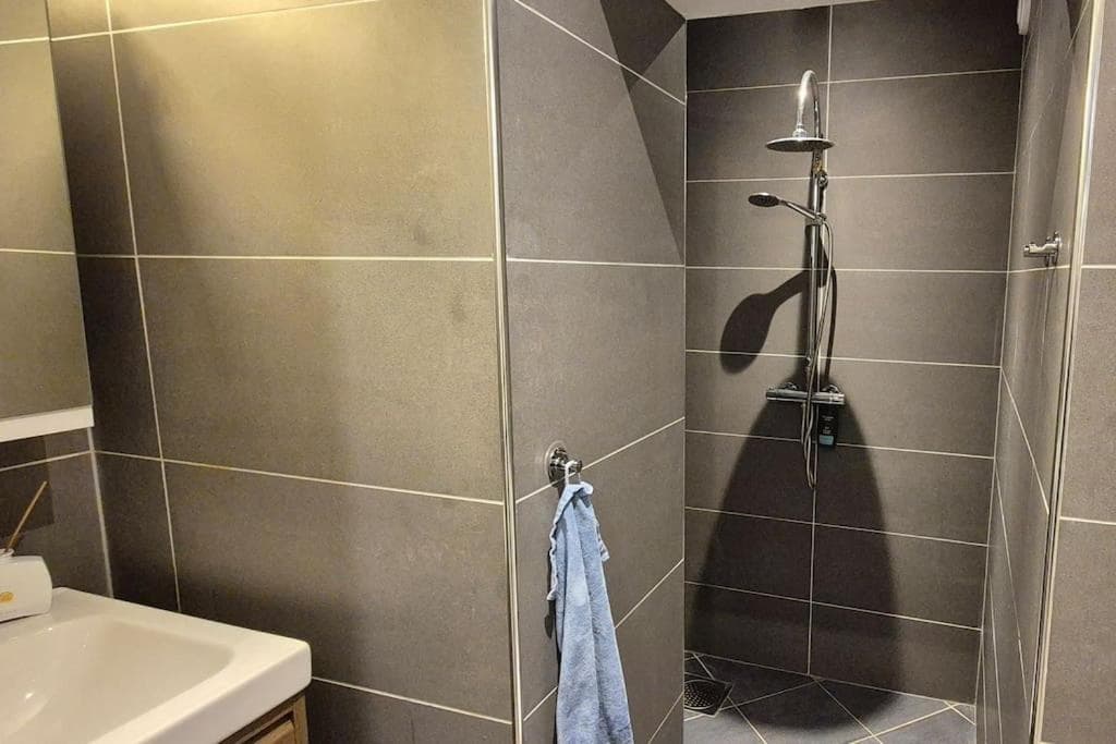 Photograph supplied for Luxurious city apartment
