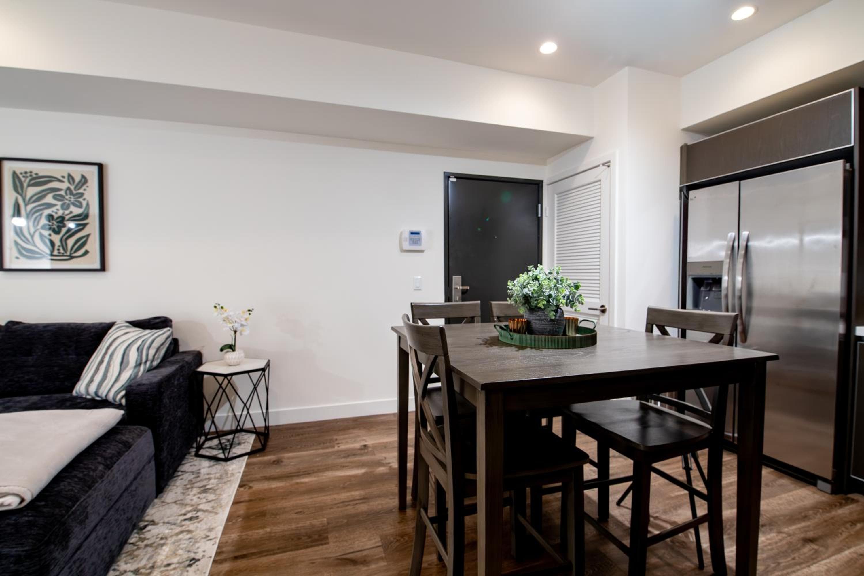 Photograph supplied for New Modern 2BR 3BA Apt in Central LA Rooftop & Free Parking